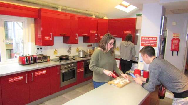 Хостелы Sleepzone Hostel Galway City Голуэй-11